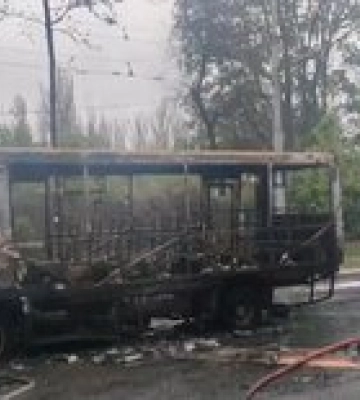В Донецке сгорела маршрутка, оккупанты заявили, что &quot;от обстрела&quot;, сообщают о семи жертвах