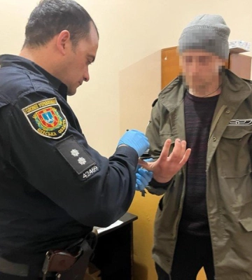 Один вкрав велосипед, а інший сковорідку: на Одещині затримали двох зловмисників, - ФОТО