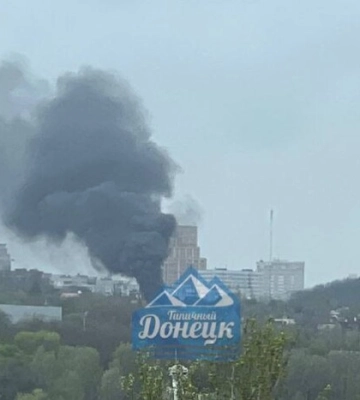 Россияне обстреляли автобус в Донецке, есть жертвы (видео)