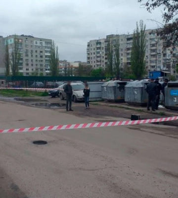 Біля сміттєвих баків у Кременчуці знайшли тіло жінки