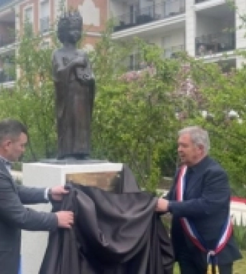 У Франції встановили пам’ятник Анні Київській