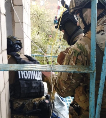 На Полтавщині “кримінальний авторитет” вимагав у людей 5 тисяч доларів