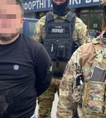 У Києві затримали &quot;бізнесмена&quot;, який продавав бойові гранати. Фото