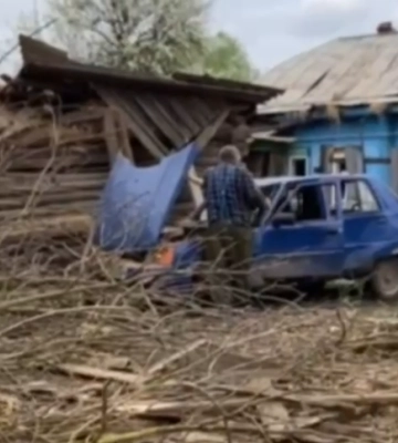 росіяни вдарили керованими авіабомбами по селу на Чернігівщині