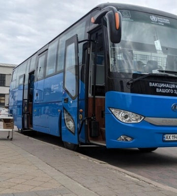 Біля вокзалу в Харкові почали безкоштовно вакцинувати всіх охочих
