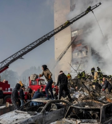 Ракетний удар по багатоповерхівці в Умані: загинули 20 людей, ще 18 — поранені (ФОТО)