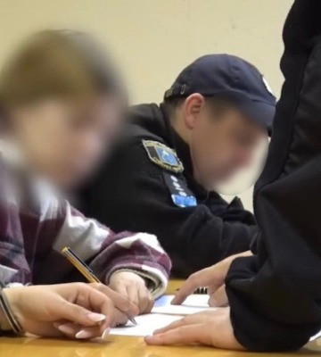 Коляска и стульчик для кормления: в Сумской области разоблачена 25-летняя девушка, продававшая в интернете несуществующие детские&amp;hellip;