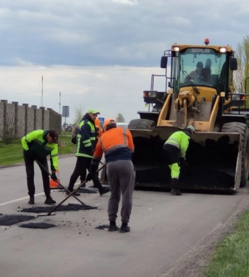 Розпочався ремонт дороги, яка з&#039;єднує села під Луцьком