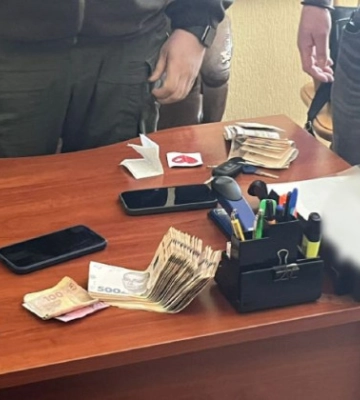 Взятка или увольнение: в Киевской области задержан дерзкий чиновник