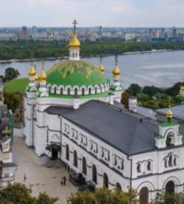 В Лавре священнослужители угрожали активистам В Лавре священнослужители угрожали активистам