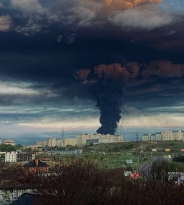 В Казачьей бухте в Севастополе горел резервуар с топливом. Оккупанты заявили о попадании беспилотника. ВИДЕО+ФОТОрепортаж
