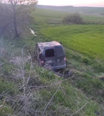 На Львівщині п’яний водій Volkswagen Caddy злетів у кювет, п’ятеро травмованих 