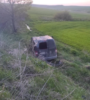 На Львівщині п’яний водій Volkswagen Caddy злетів у кювет, п’ятеро травмованих 