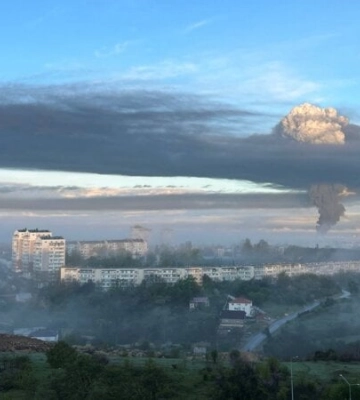 «Похожий взрыв был на Крымском мосту». Чем ударили по топливной базе в Севастополе — интервью NV с военным экспертом