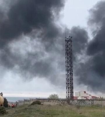 «Хлопок» в Крыму: оккупанты пригнали пожарный поезд к нефтебазе (видео)