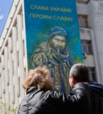 Французький художник створив у Києві мурал на честь розстріляного росіянами Олександра Мацієвського. ФОТО