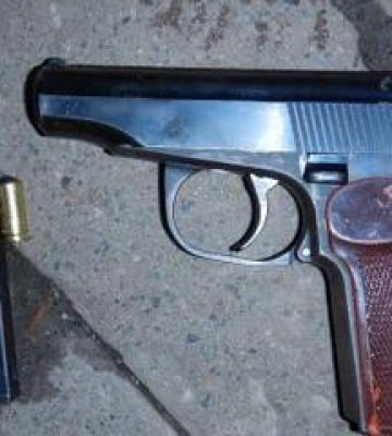 У Полтаві затримали чоловіка, який погрожував зброєю перехожим