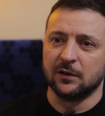 «Головне зберегти президента». Зеленський відповів, чому не виїхав із Києва під час повномасштабної війни і чи обговорював це із&amp;hellip;