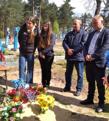 На Волині рідним загиблого директора школи, який добровольцем пішов на фронт, вручили орден