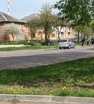 На Волині зіткнулися мінівен та легковик: від удару Volkswagen злетів у кювет