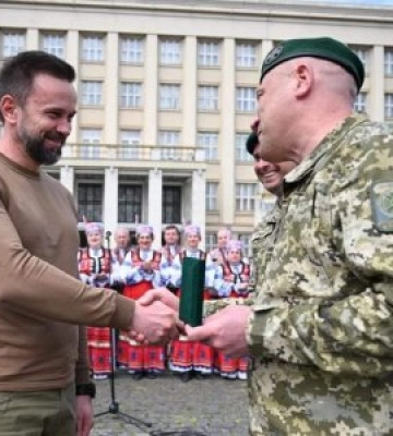 Голова Закарпатської ОВА отримав нагороду від прикордонників