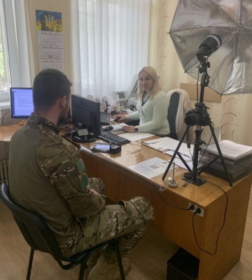 Підрозділи ДМС видають ID-картки усім захисникам у найстисліші терміни