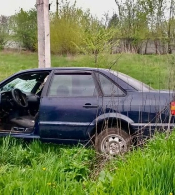 На Київщині легковик збив пішохода на узбіччі та врізався у стовп (ФОТО)