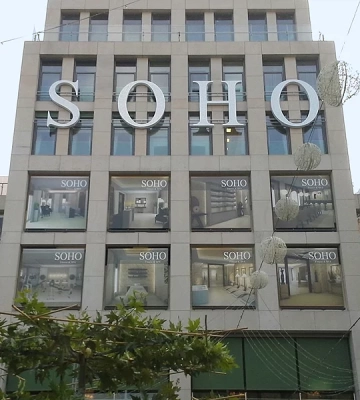 Багато поліції та військових: що відбувається в ресторані “SOHO” у Дніпрі