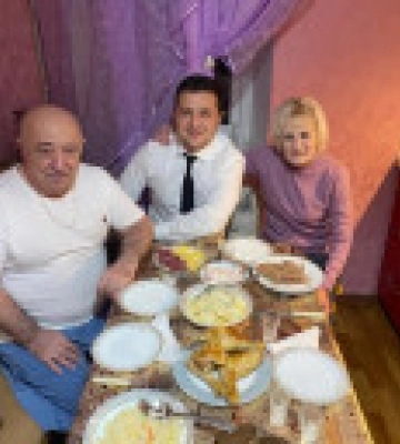Зеленський розповів подробиці про своїх батьків