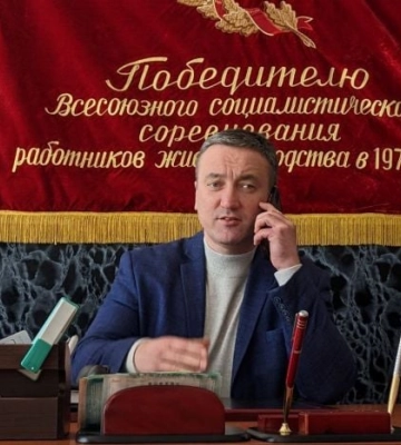 В Мелитополе ректор фейкового МГУ возомнил себя Кашпировским и стал гипнотизировать подчиненных (видео)
