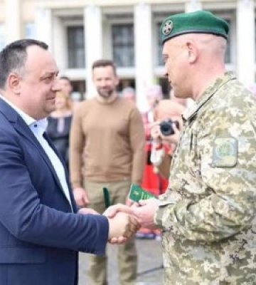 Голова Держприкордонслужби України  нагородив Володимира Чубірка медаллю за сприяння в охороні державного кордону України