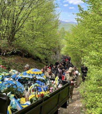 На Закарпатті провели в останню дорогу полеглого за Україну Михайла Сокача