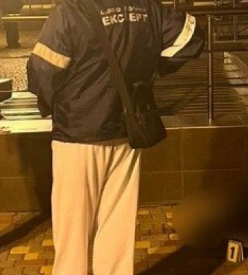 Біля багатоповерхівки в Одесі виявили тіла матері та дитини