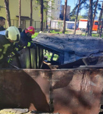 На Північно-Броварському масиві столиці пожежники виявили в гаражі тіло чоловіка 