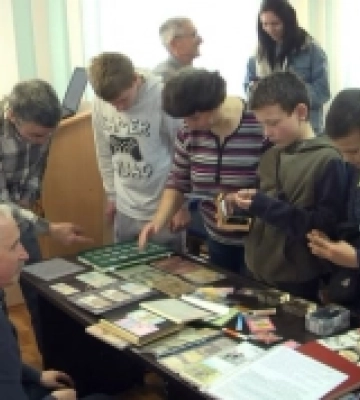 Обгортки, іграшки, значки: у Луцьку зустрілися колекціонери