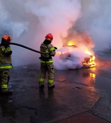 На Дніпропетровщині загорівся автомобіль Peugeot 