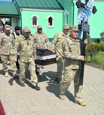 Загинув наприкінці липня минулого року: на Волині попрощалися із Героєм Володимиром Харковцем