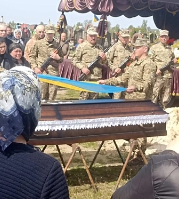 Загинув поблизу Соледару минулого року: на Волині поховали Володимира Харковця 