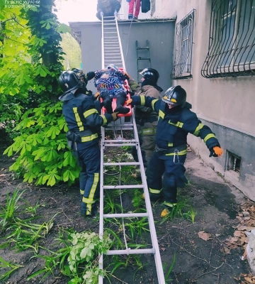 В Одесі літня жінка випала з 5-го поверху