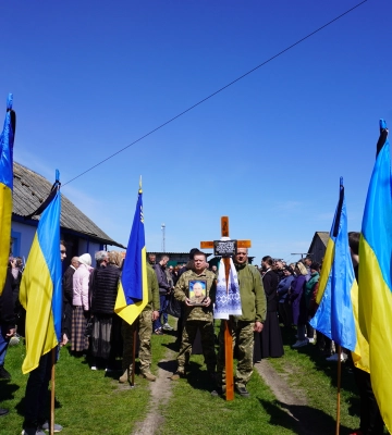 Громада на Рівненщині провела в останню дорогу 43-річного Героя