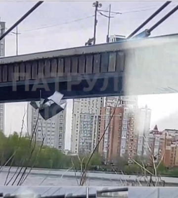 В Киеве с Северного моста в Днепр упал МАФ: известны подробности. Видео