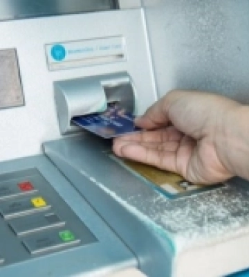 Аферисти, що представились правоохоронцями, ошукали жінку на 16 тисяч