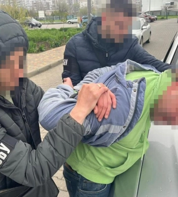 СБУ затримала ворожого інформатора, який «зливав» до рф інформацію про оборону заводів на Одещині
