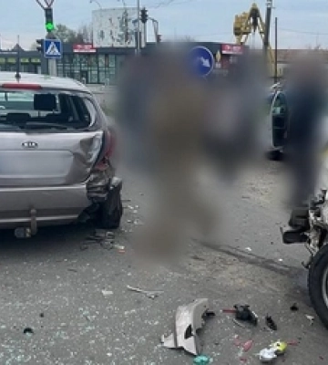У Луцьку п&#039;яний на бусі вчинив масштабну автотрощу 