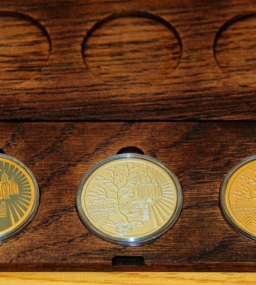 У Бучі з переплавлених російських гільз виготовляють пам’ятні монети (ВІДЕО)