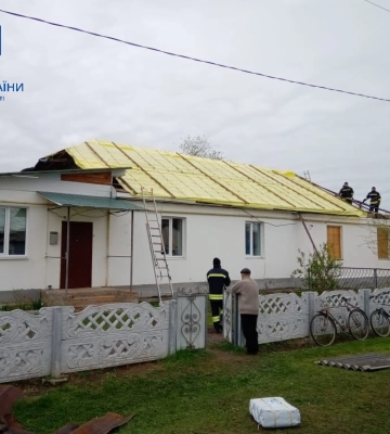 На Сумщині рятувальники ліквідовували наслідки ворожого удару та надавали допомогу потерпілим