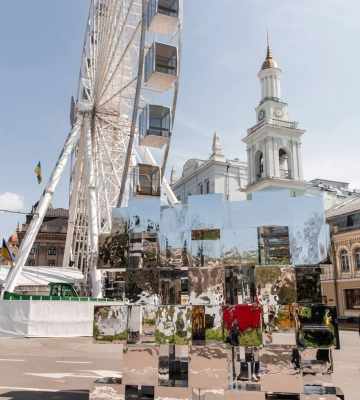 У Києві встановили артоб’єкт про боротьбу з корупцією (ФОТО)