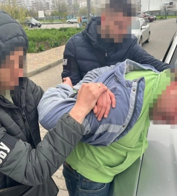 На Одещині затримали ворожого інформатора, який “зливав” до рф інформацію про оборону заводів (ФОТО)