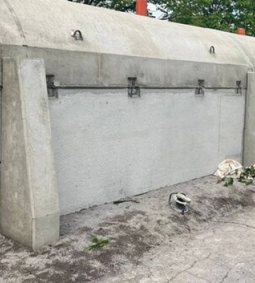 У Херсоні встановили найбільше бетонне укриття в місті. ФОТО