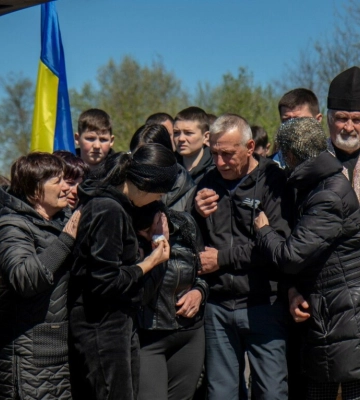 На Львівщині зустріли Героя, який прибув з Бахмуту &quot;на щиті&quot;, - ФОТО